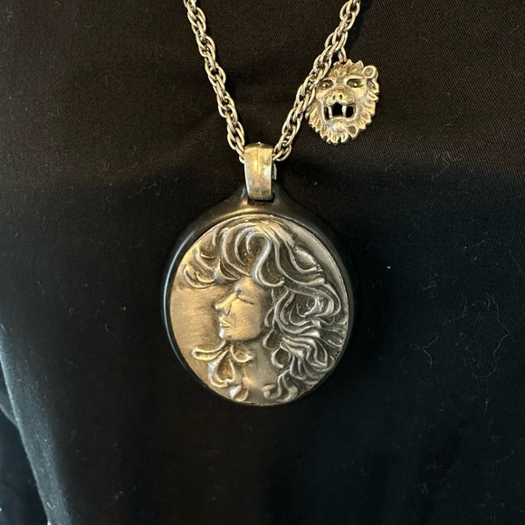 Art Nouveau Pendant Necklace Woman Hair Vintage Silver Tone Black Unbrand Silver - Picture 3 of 8